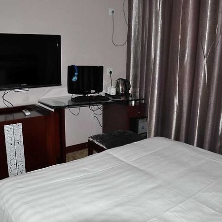 אורומקי Hangjia Hotel מראה חיצוני תמונה